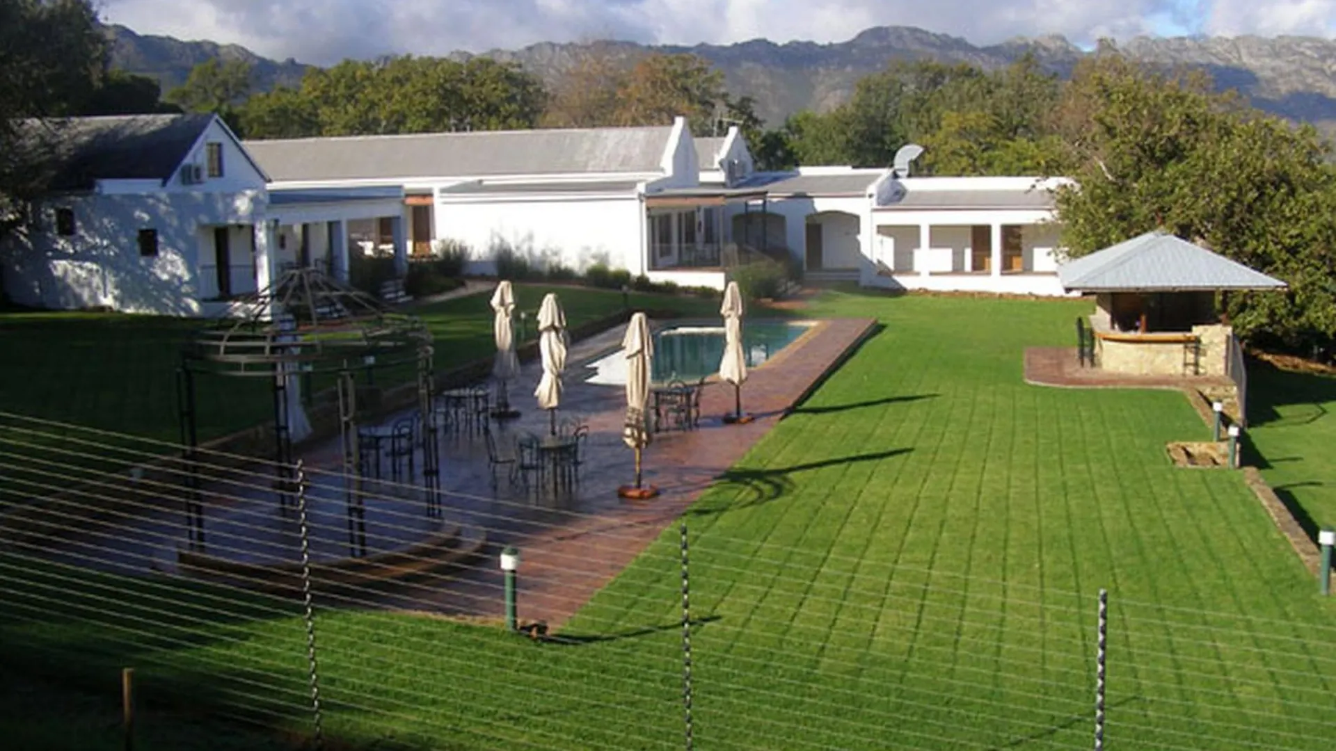 Ongegund Lodge Somerset West Bed & Breakfast