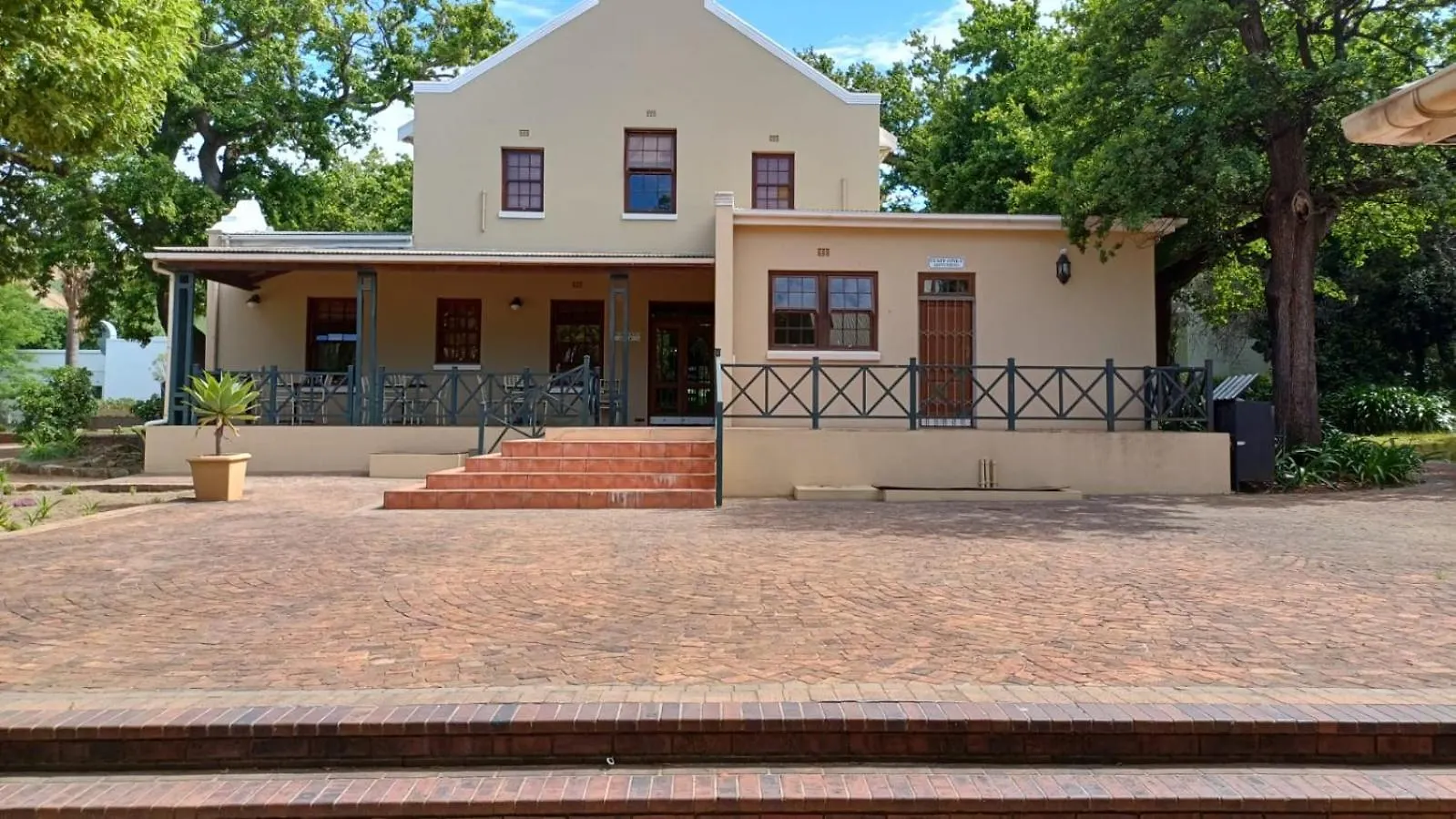 Ongegund Lodge Somerset West Bed & Breakfast